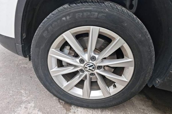 Volkswagen Tiguan 2016, 60800 км, за 10004 USD - фото 8