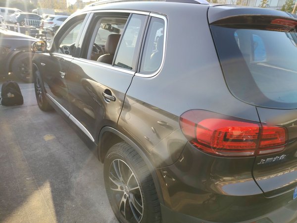 Volkswagen Tiguan 2016, 159300 км, за 7186 USD