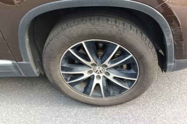 Volkswagen Tiguan 2016, 86300 км, за 8515 USD