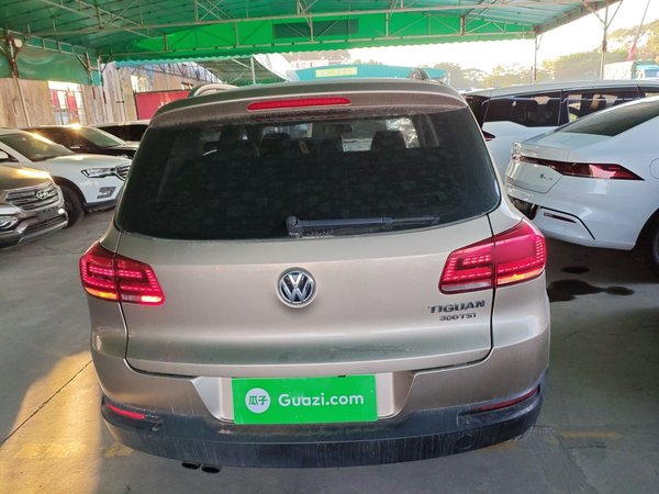 Volkswagen Tiguan L 2016, 156300 км, за 7524 USD