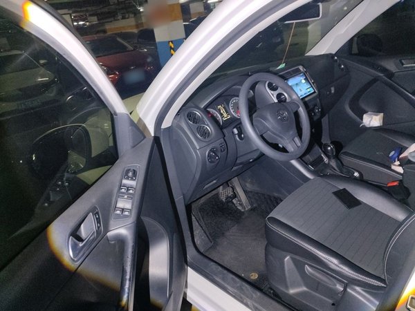 Volkswagen Tiguan 2016, 102800 км, за 6958 USD - фото 13