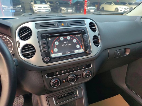 Volkswagen Tiguan L 2016, 141400 км, за 9063 USD - фото 15