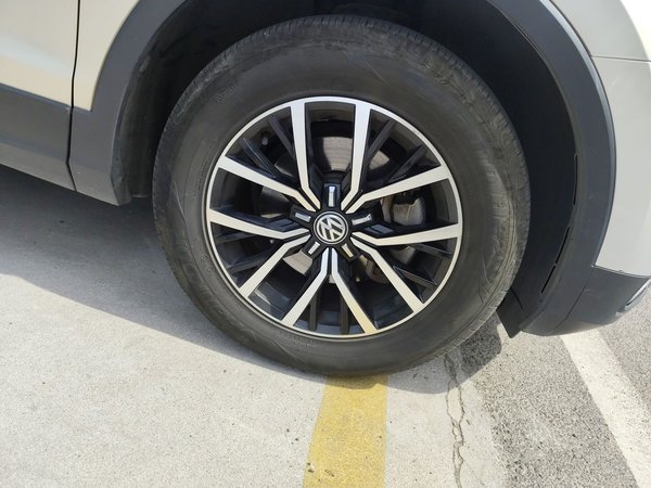 Volkswagen Tiguan L 2017, 62900 км, за 11441 USD - фото 9