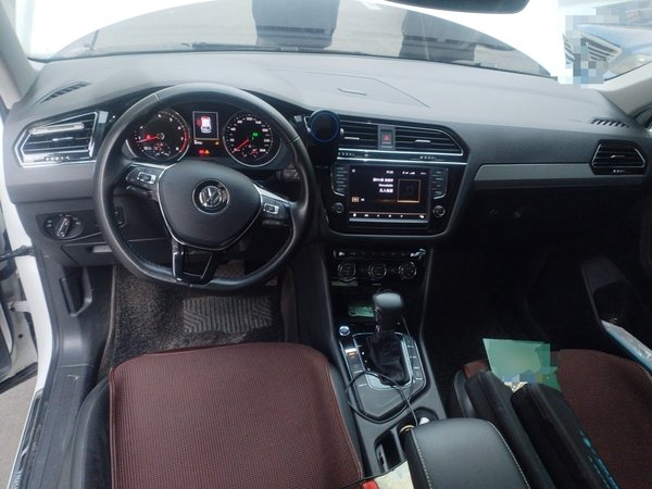 Volkswagen Tiguan L 2017, 47699 км, за 10787 USD - фото 10