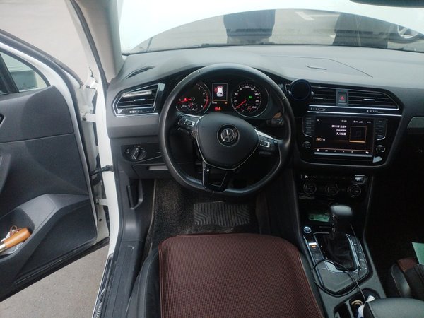 Volkswagen Tiguan L 2017, 47699 км, за 10787 USD - фото 11