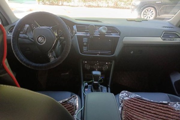 Volkswagen Tiguan L 2018, 87800 км, за 9822 USD - фото 9