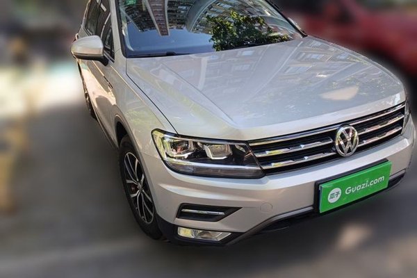 Volkswagen Tiguan L 2018, 87800 км, за 9822 USD
