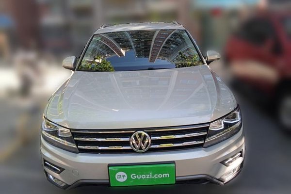 Volkswagen Tiguan L 2018, 87800 км, за 9822 USD