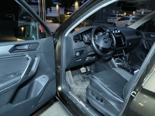Volkswagen Tiguan L 2018, 70300 км, за 12464 USD - фото 17