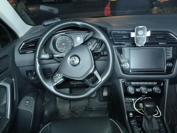 Volkswagen Tiguan L 2018, 70300 км, за 12464 USD - фото 11