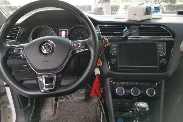 Volkswagen Tiguan L 2018, 114200 км, за 9576 USD - фото 10