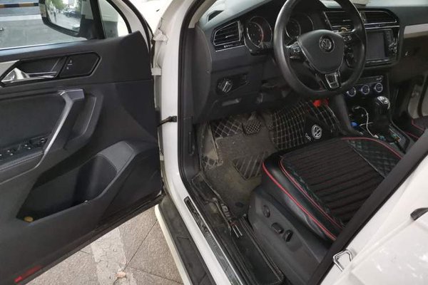 Volkswagen Tiguan L 2018, 114200 км, за 9576 USD - фото 17