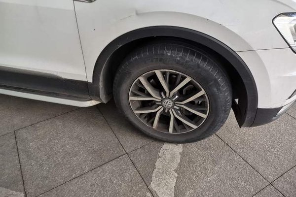Volkswagen Tiguan L 2018, 114200 км, за 9576 USD - фото 8