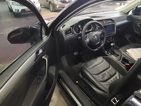 Volkswagen Tiguan L 2019, 98400 км, за 12457 USD - фото 19