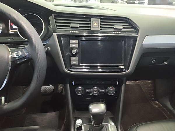 Volkswagen Tiguan L 2019, 98400 км, за 12457 USD - фото 16