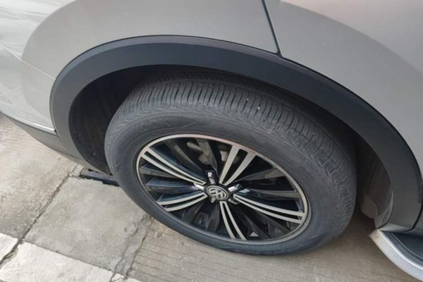 Volkswagen Tiguan L 2019, 105100 км, за 13321 USD - фото 10