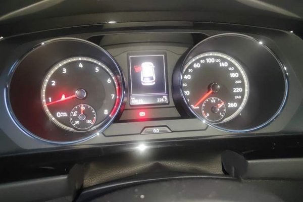Volkswagen Tiguan L 2019, 49000 км, за 11978 USD - фото 12