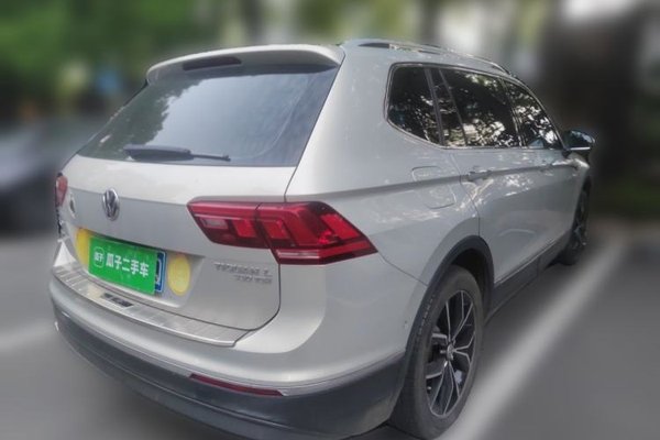 Volkswagen Tiguan L 2019, 49000 км, за 11978 USD - фото 6