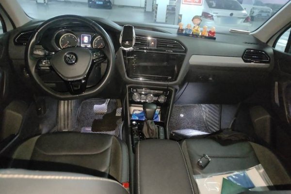 Volkswagen Tiguan L 2019, 126900 км, за 11121 USD - фото 9