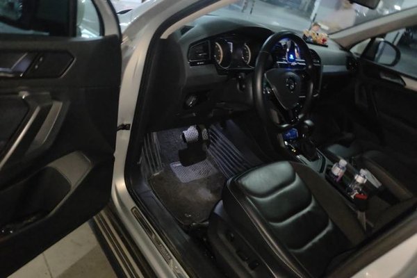 Volkswagen Tiguan L 2019, 126900 км, за 11121 USD - фото 16