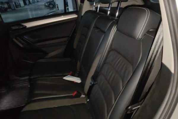 Volkswagen Tiguan L 2019, 126900 км, за 11121 USD - фото 17