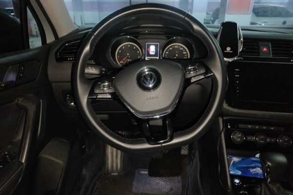 Volkswagen Tiguan L 2019, 126900 км, за 11121 USD - фото 10