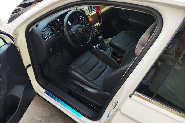 Volkswagen Tiguan L 2019, 48900 км, за 12348 USD - фото 17