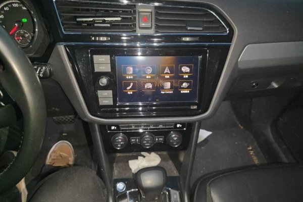 Volkswagen Tiguan L 2019, 80900 км, за 14119 USD - фото 12