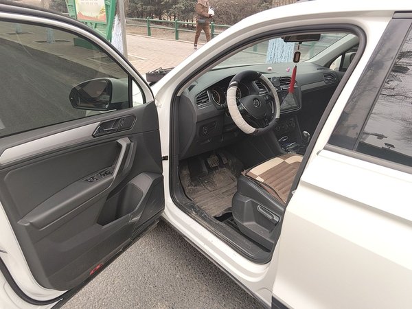 Volkswagen Tiguan L 2020, 35700 км, за 13324 USD - фото 14