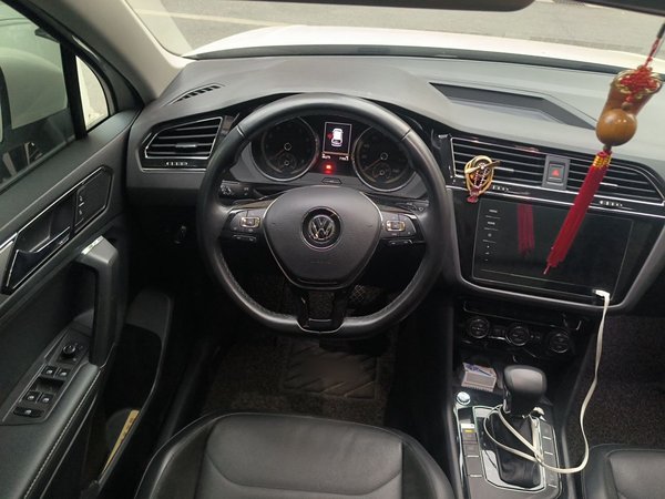 Volkswagen Tiguan L 2020, 66200 км, за 14040 USD - фото 11