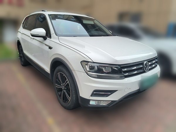Volkswagen Tiguan L 2020, 66200 км, за 14040 USD