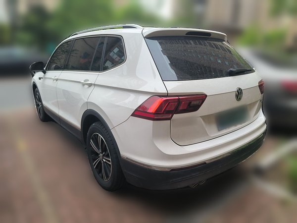 Volkswagen Tiguan L 2020, 66200 км, за 14040 USD