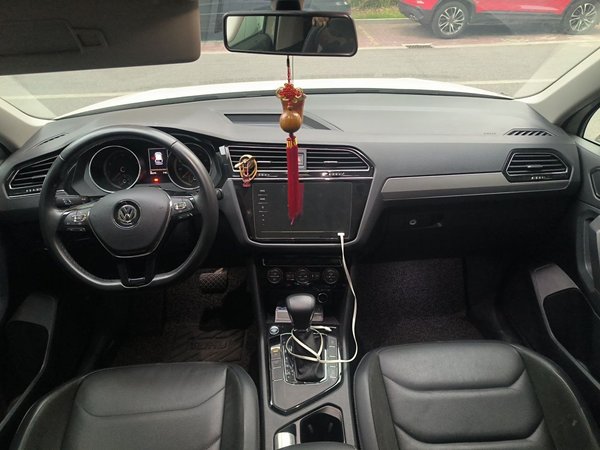 Volkswagen Tiguan L 2020, 66200 км, за 14040 USD - фото 10