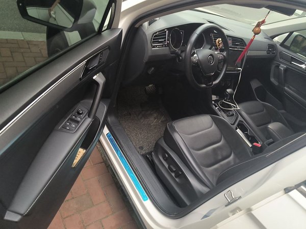 Volkswagen Tiguan L 2020, 66200 км, за 14040 USD - фото 17