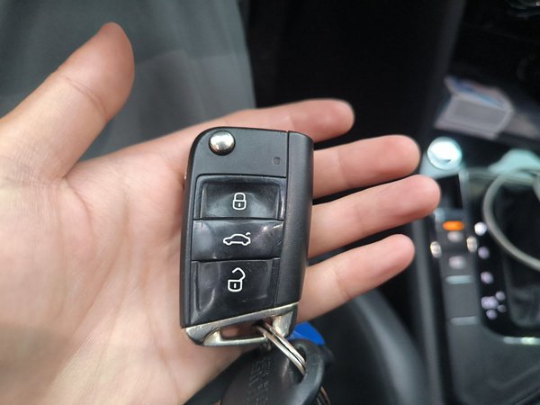 Volkswagen Tiguan L 2020, 66200 км, за 14040 USD - фото 9