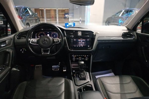 Volkswagen Tiguan L 2021, 59200 км, за 18481 USD - фото 12