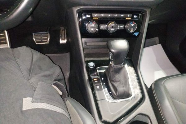 Volkswagen Tiguan L 2021, 59200 км, за 18481 USD - фото 16
