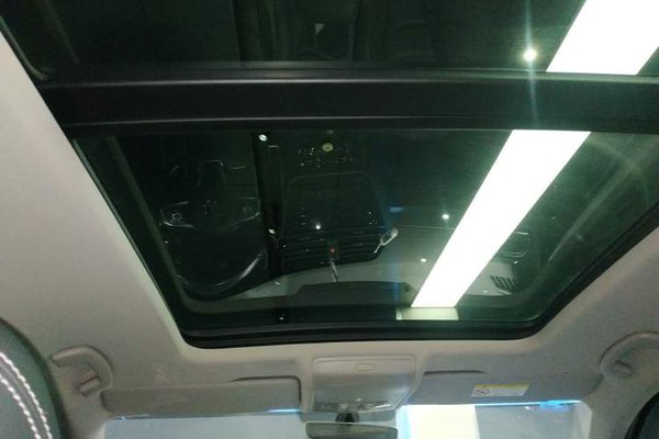 Volkswagen Tiguan L 2021, 59200 км, за 18481 USD - фото 21