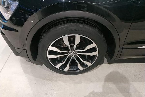 Volkswagen Tiguan L 2021, 59200 км, за 18481 USD - фото 10