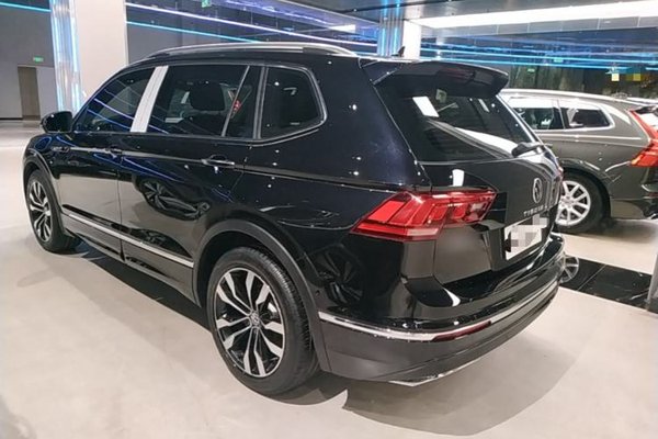 Volkswagen Tiguan L 2021, 59200 км, за 18481 USD