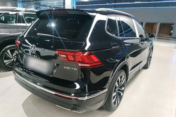 Volkswagen Tiguan L 2021, 59200 км, за 18481 USD - фото 6