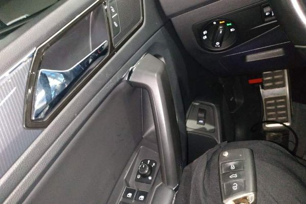 Volkswagen Tiguan L 2021, 59200 км, за 18481 USD - фото 23