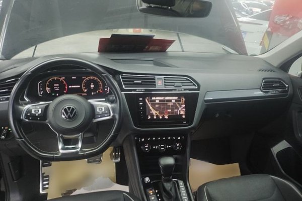 Volkswagen Tiguan L 2021, 62200 км, за 17928 USD - фото 34