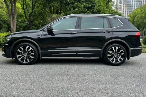 Volkswagen Tiguan L 2021, 62200 км, за 17928 USD - фото 30