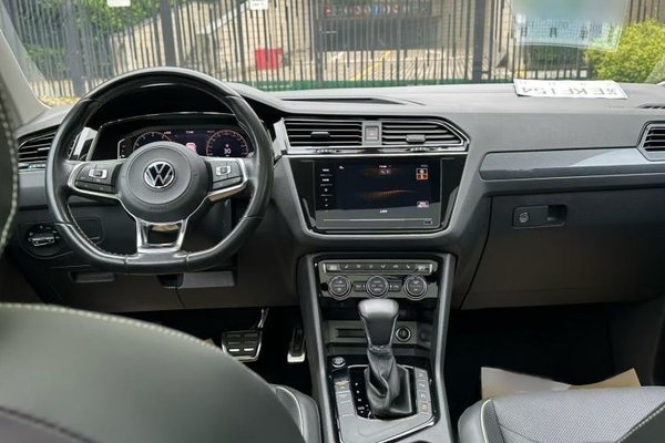 Volkswagen Tiguan L 2021, 62200 км, за 17928 USD - фото 32