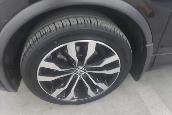 Volkswagen Tiguan L 2021, 62200 км, за 17928 USD - фото 24