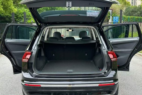 Volkswagen Tiguan L 2021, 62200 км, за 17928 USD - фото 29