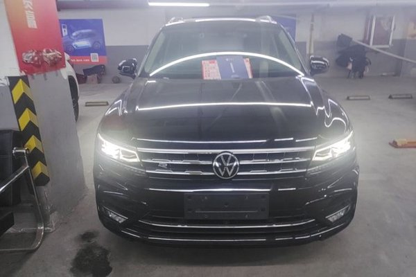 Volkswagen Tiguan L 2021, 62200 км, за 17928 USD - фото 11