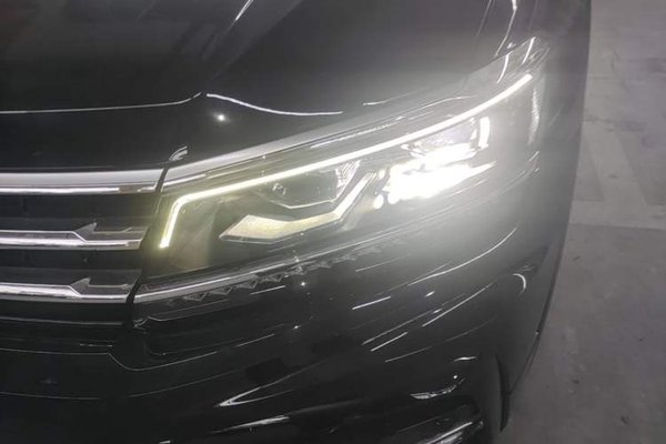 Volkswagen Tiguan L 2021, 62200 км, за 17928 USD - фото 18