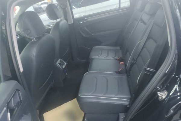 Volkswagen Tiguan L 2021, 62200 км, за 17928 USD - фото 6